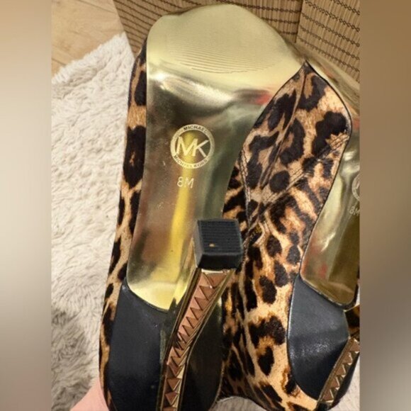 NEVER WORN- Michael Michael Kors Women's Sonja Point-Toe Bootie Haircalf Natural - Picture 2 of 9